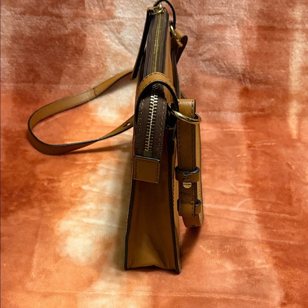 Fossil cowhide leather